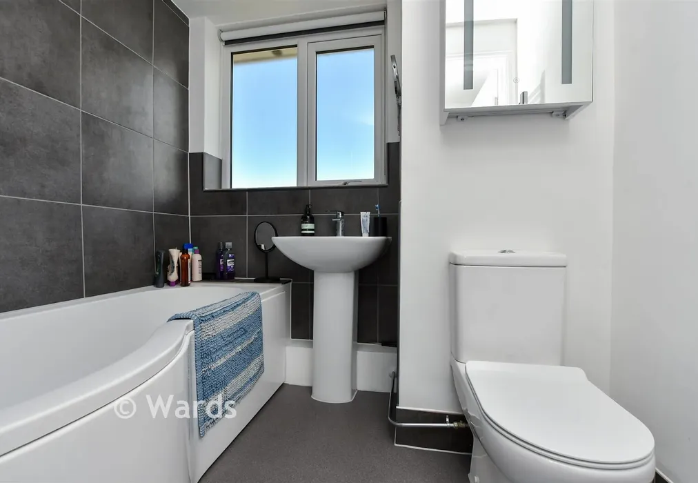 Bathroom - Lower Street, Eastry, Sandwich, Kent - Wards of Kent