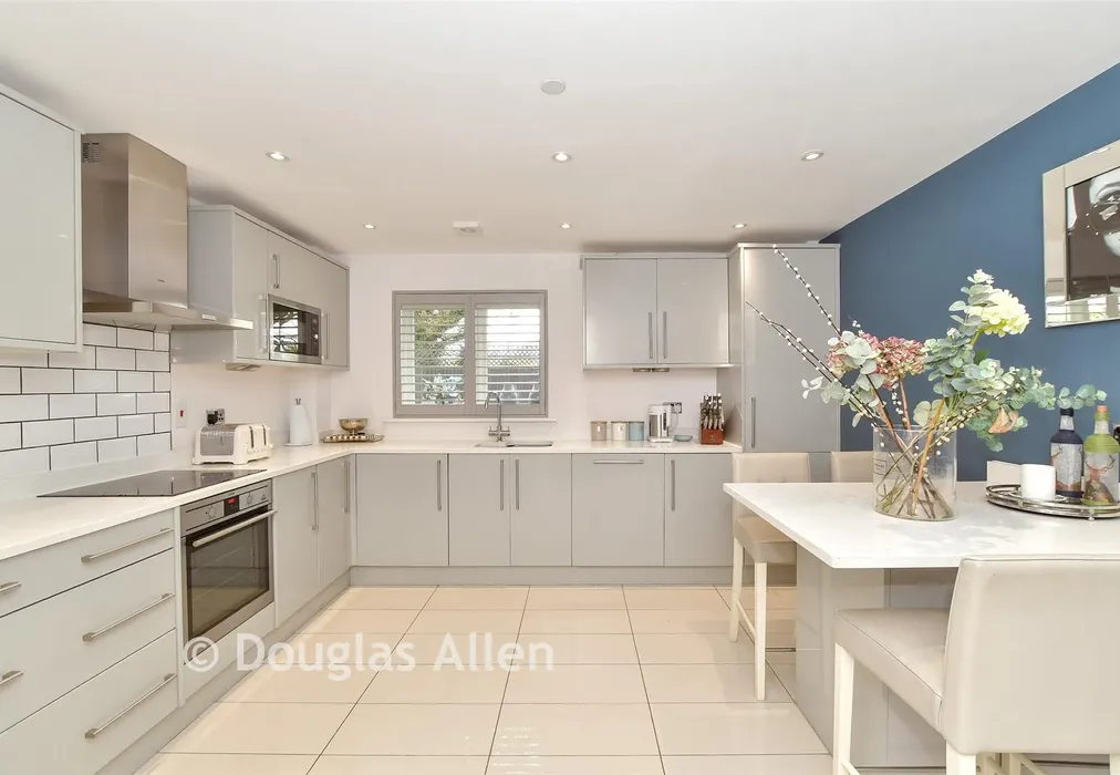 Kitchen/Breakfast Room - Crown Hill, Waltham Abbey, Essex - Wards of Kent