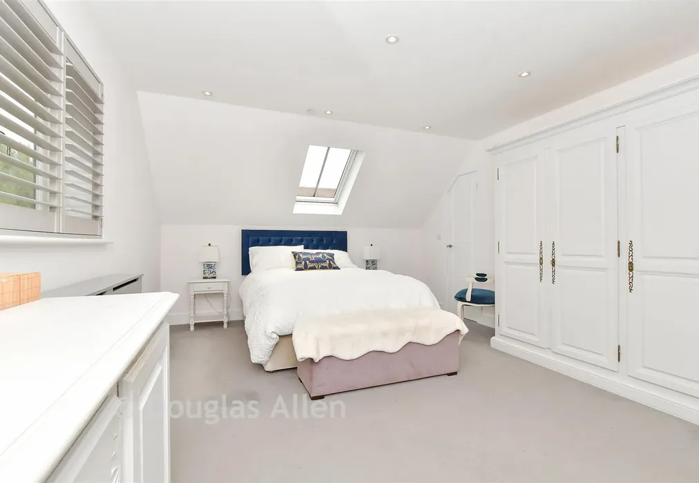 Bedroom 1 - Crown Hill, Waltham Abbey, Essex - Wards of Kent