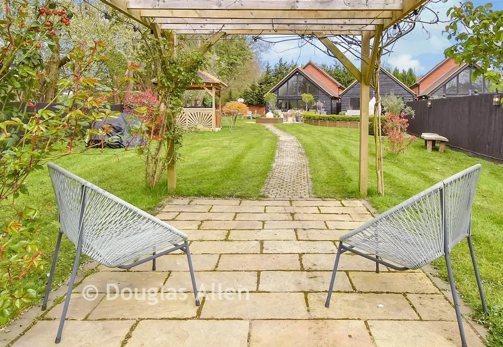 External Lifestyle Photograph - Crown Hill, Waltham Abbey, Essex - Wards of Kent