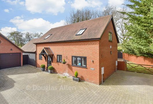 Crown Hill, Waltham Abbey, Essex - Wards of Kent
