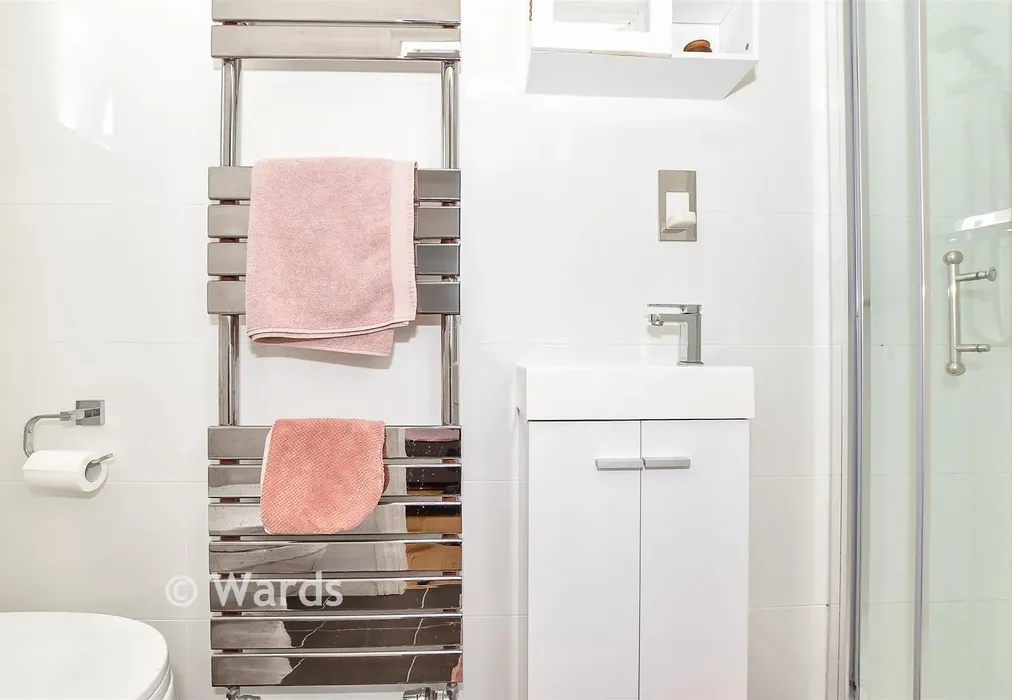 En-Suite Shower Room - Kingsway, Dymchurch, Romney Marsh, Kent - Wards of Kent