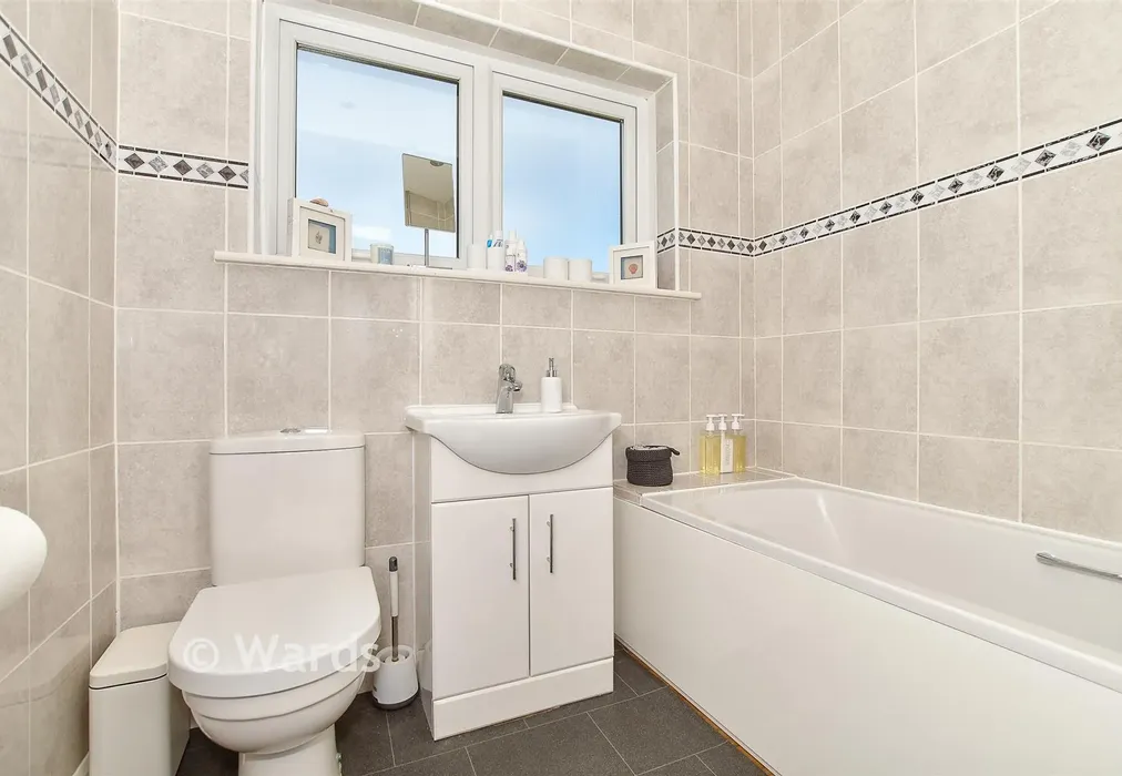 Bathroom - Kingsway, Dymchurch, Romney Marsh, Kent - Wards of Kent