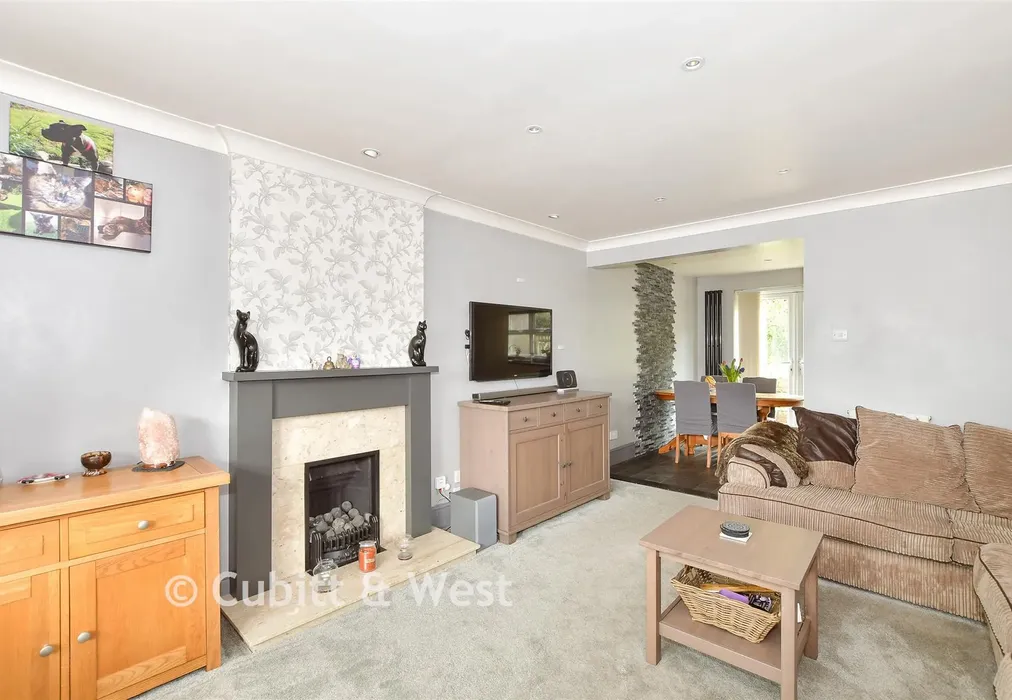 Lounge - Downland Copse, Uckfield, East Sussex - Wards of Kent