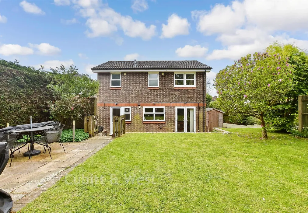 Rear Garden - Downland Copse, Uckfield, East Sussex - Wards of Kent