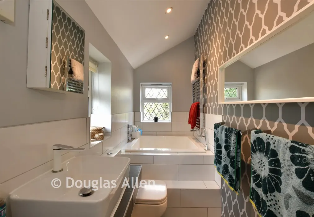 Bathroom - Stewards Close, Epping, Essex - Wards of Kent
