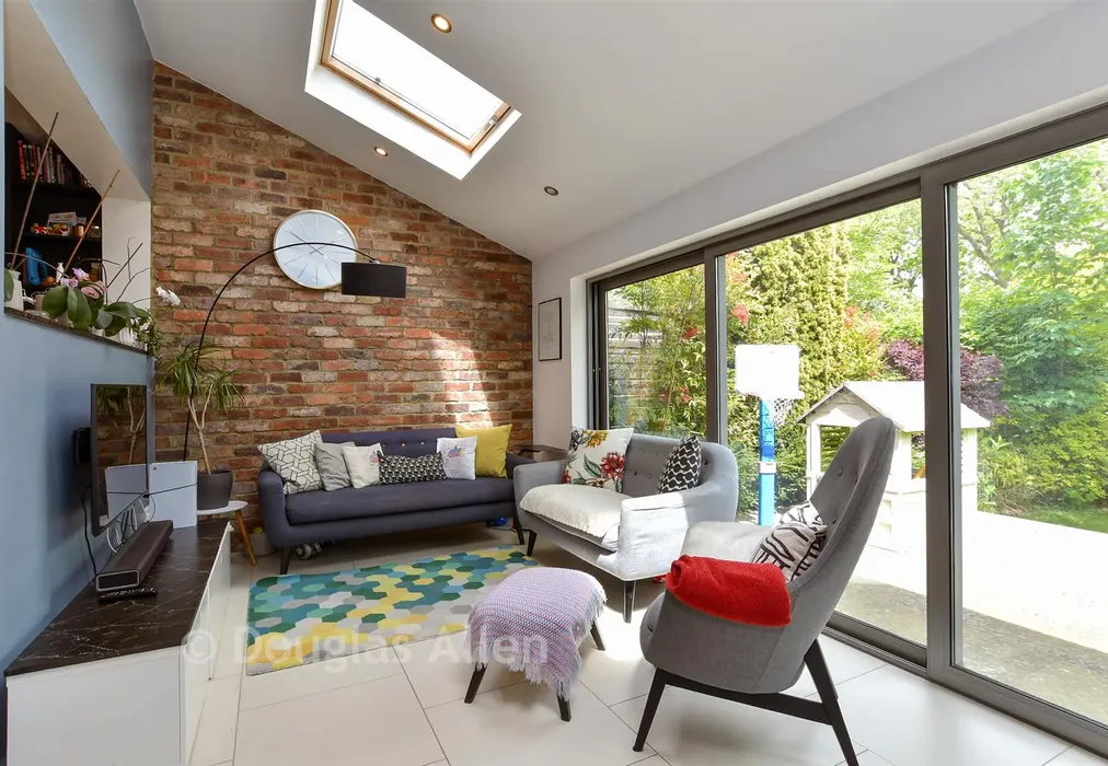Family Area - Stewards Close, Epping, Essex - Wards of Kent