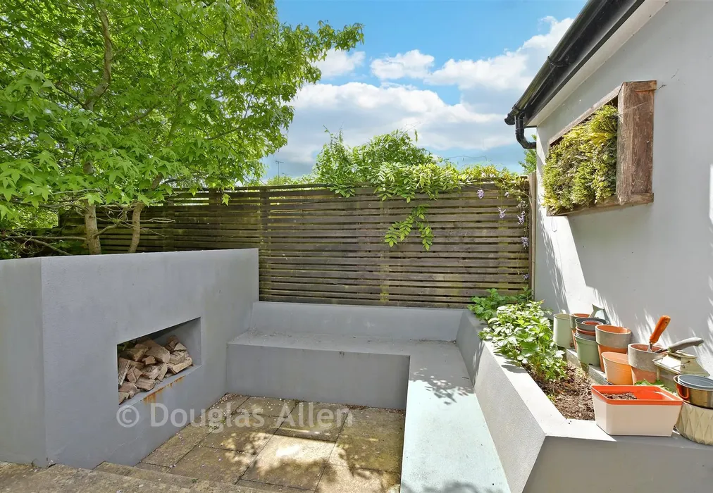 External Feature - Stewards Close, Epping, Essex - Wards of Kent