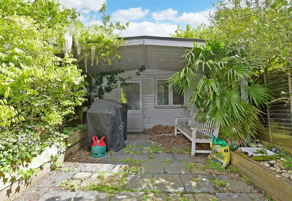 Workshop/Outbuildings - Stewards Close, Epping, Essex - Wards of Kent