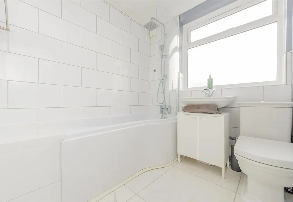 Bathroom - Prince Charles Avenue, Walderslade, Chatham, Kent - Wards of Kent