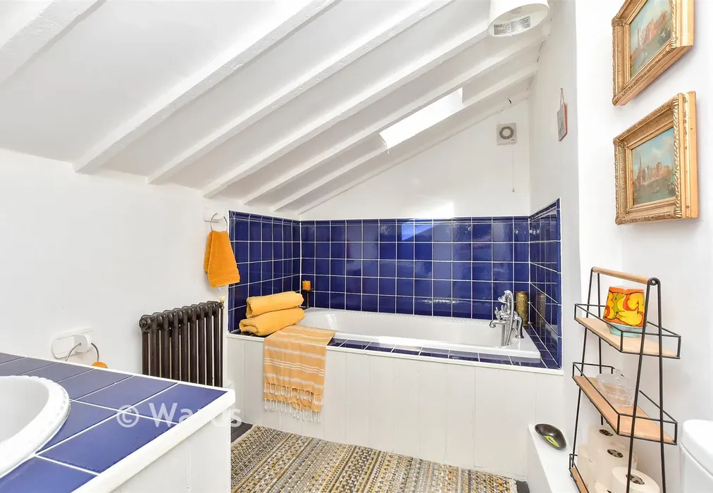 Bathroom - West Street, Faversham, Kent - Wards of Kent