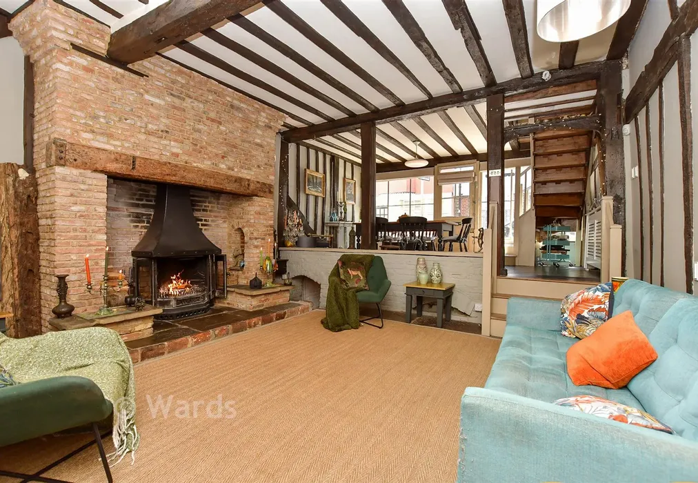Lounge - West Street, Faversham, Kent - Wards of Kent