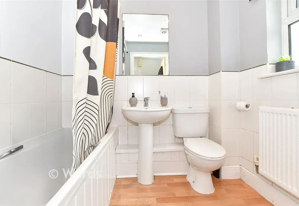 Bathroom - The Grange, Langton Green, Tunbridge Wells, Kent - Wards of Kent