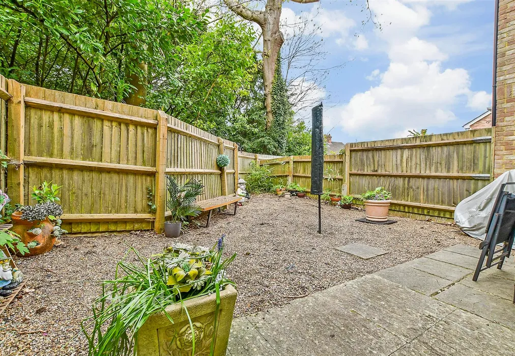 Rear Garden - The Grange, Langton Green, Tunbridge Wells, Kent - Wards of Kent