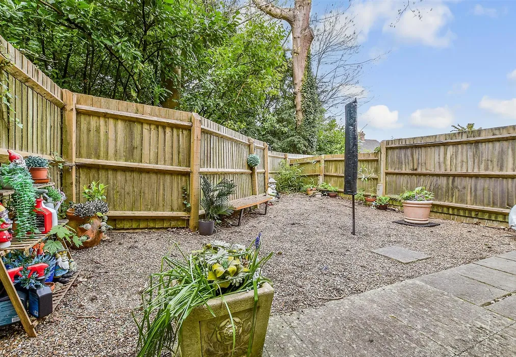 Rear Garden - The Grange, Langton Green, Tunbridge Wells, Kent - Wards of Kent