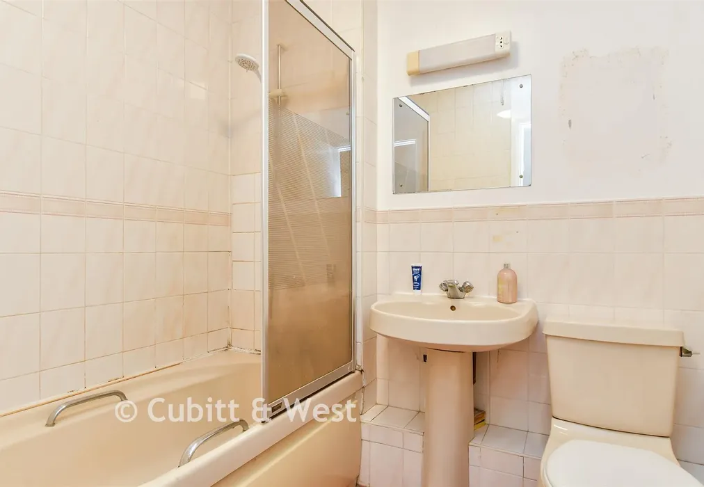 Bathroom - Newhaven Road, Rodmell, Lewes, East Sussex - Wards of Kent