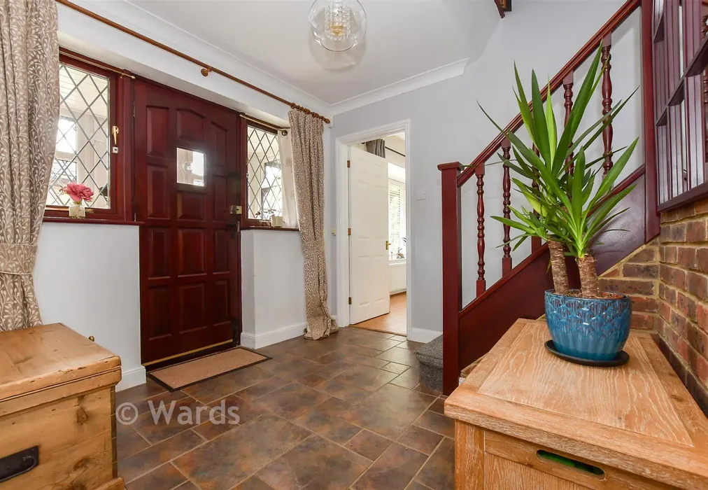 Entrance Hall - Woodland Way, Broadstairs, Kent - Wards of Kent