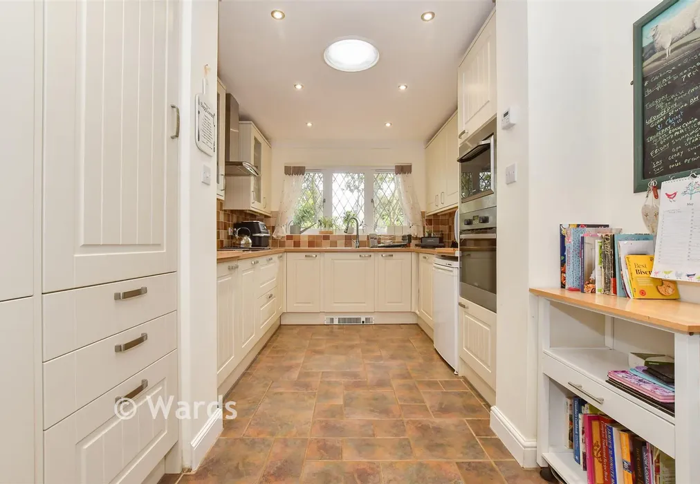 Kitchen - Woodland Way, Broadstairs, Kent - Wards of Kent