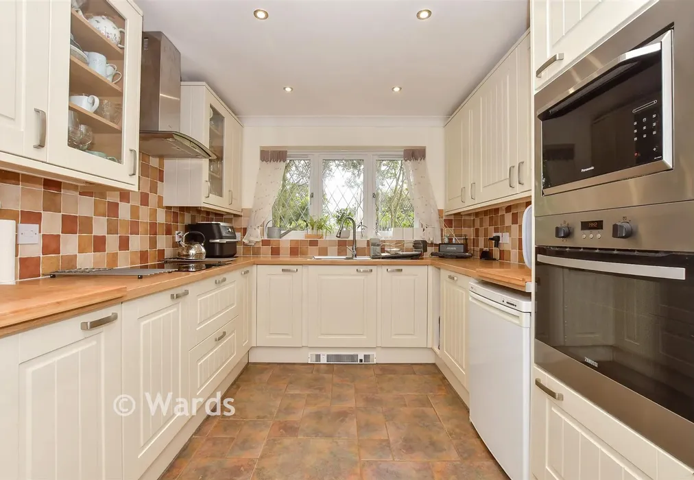 Kitchen - Woodland Way, Broadstairs, Kent - Wards of Kent