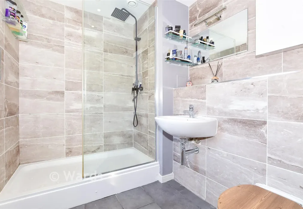 En-Suite Shower Room - Alisander Close, Snodland, Kent - Wards of Kent