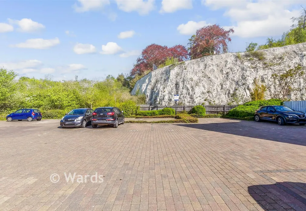 Driveway/Parking - Alisander Close, Holborough Lakes, Snodland, Kent - Wards of Kent