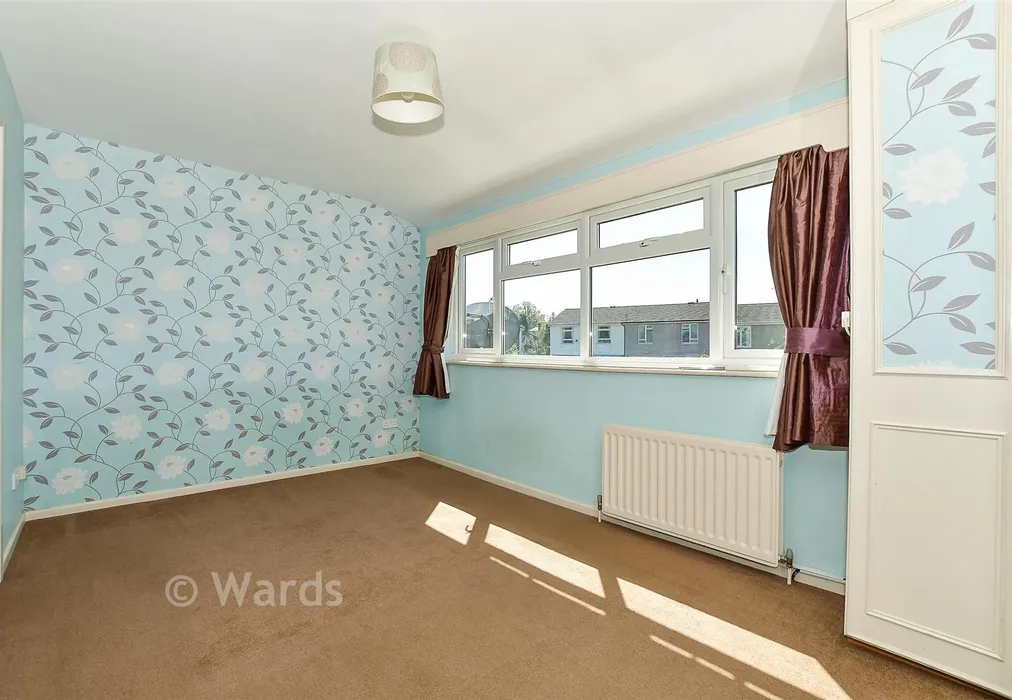 Bedroom 1 - Shirley Grove, Tunbridge Wells, Kent - Wards of Kent