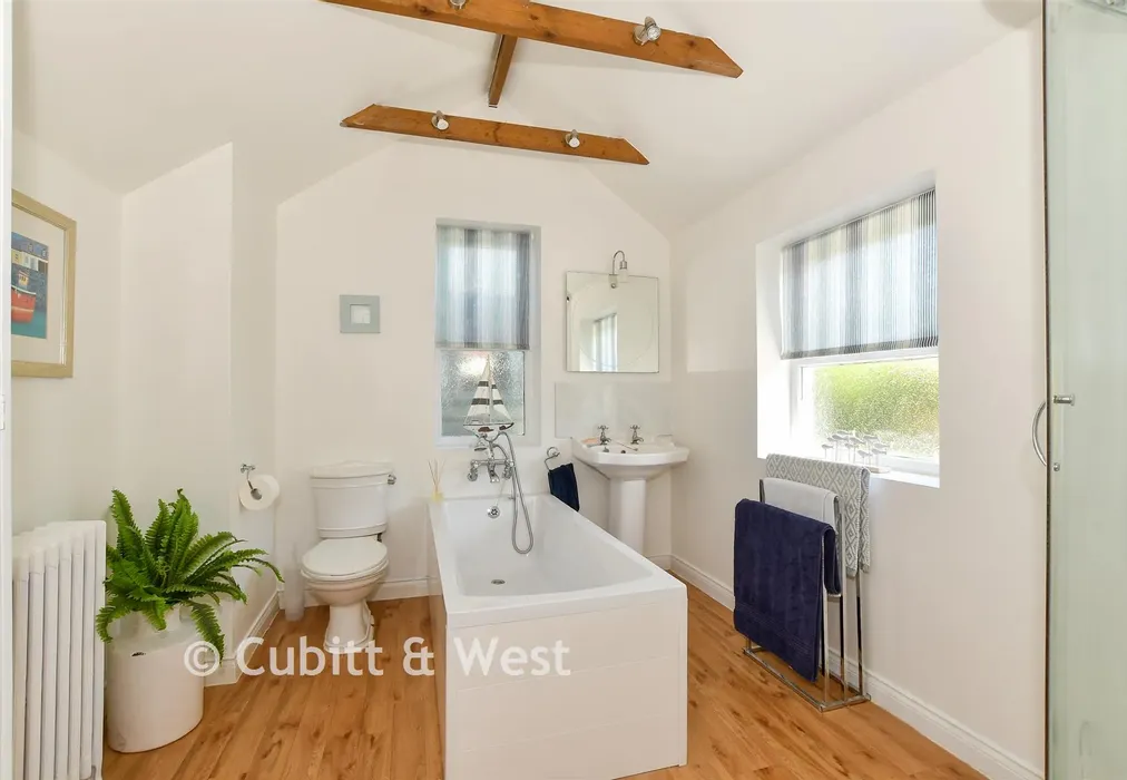 Bathroom - Felpham Road, Felpham, West Sussex - Wards of Kent