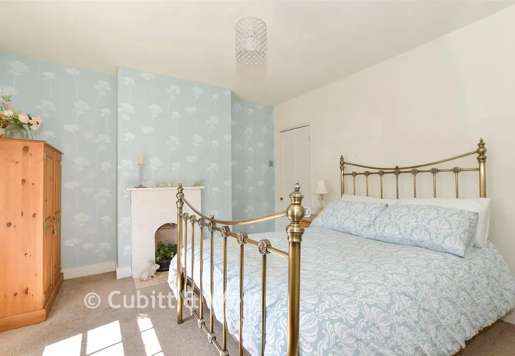 Bedroom 1 - Felpham Road, Felpham, West Sussex - Wards of Kent