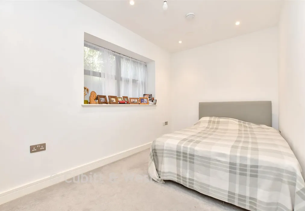 Bedroom - Grovelands Road, Purley, Surrey - Wards of Kent