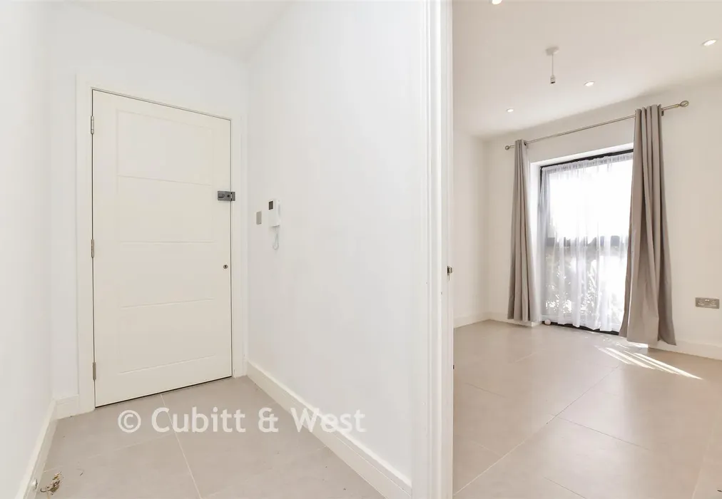 Entrance Hall - Grovelands Road, Purley, Surrey - Wards of Kent