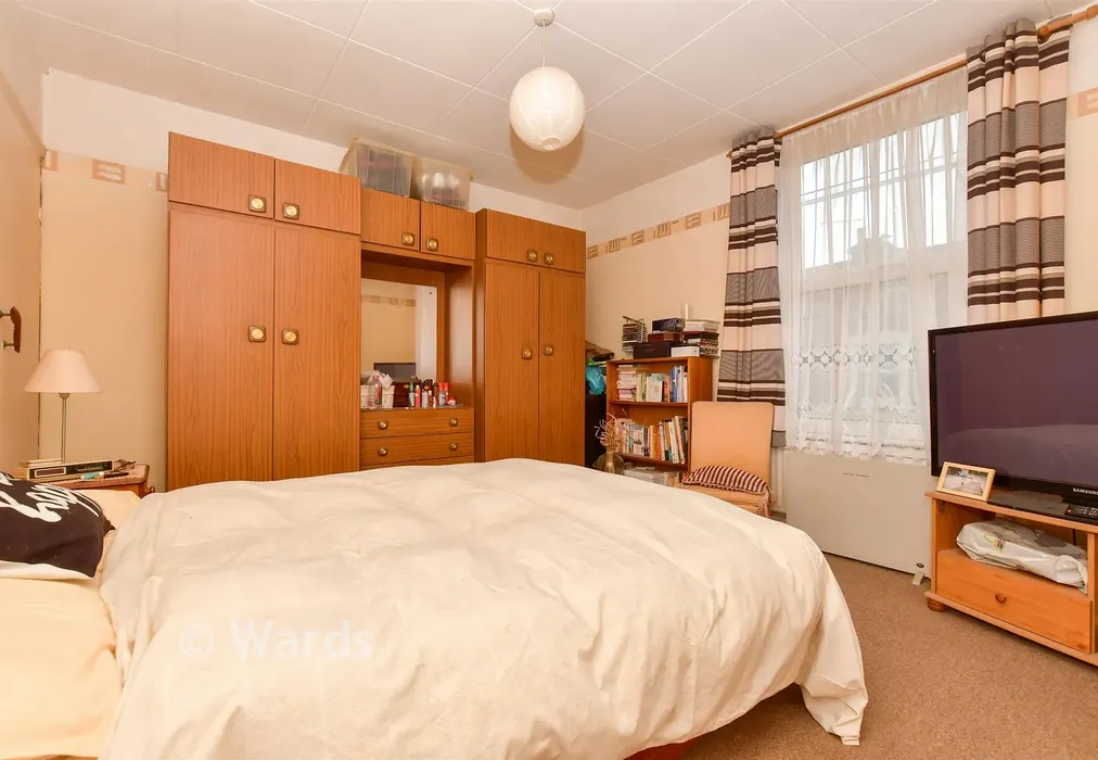 Bedroom 1 - Wood Street, Dover, Kent - Wards of Kent