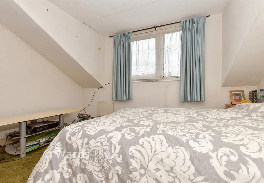 Loft Room - Wood Street, Dover, Kent - Wards of Kent
