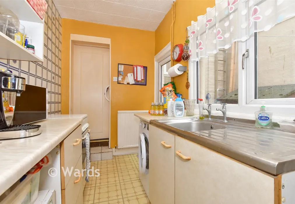 Kitchen - Wood Street, Dover, Kent - Wards of Kent