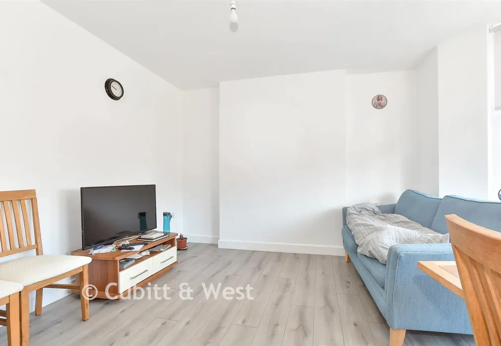 Lounge/Kitchen - Richmond Avenue, Bognor Regis, West Sussex - Wards of Kent