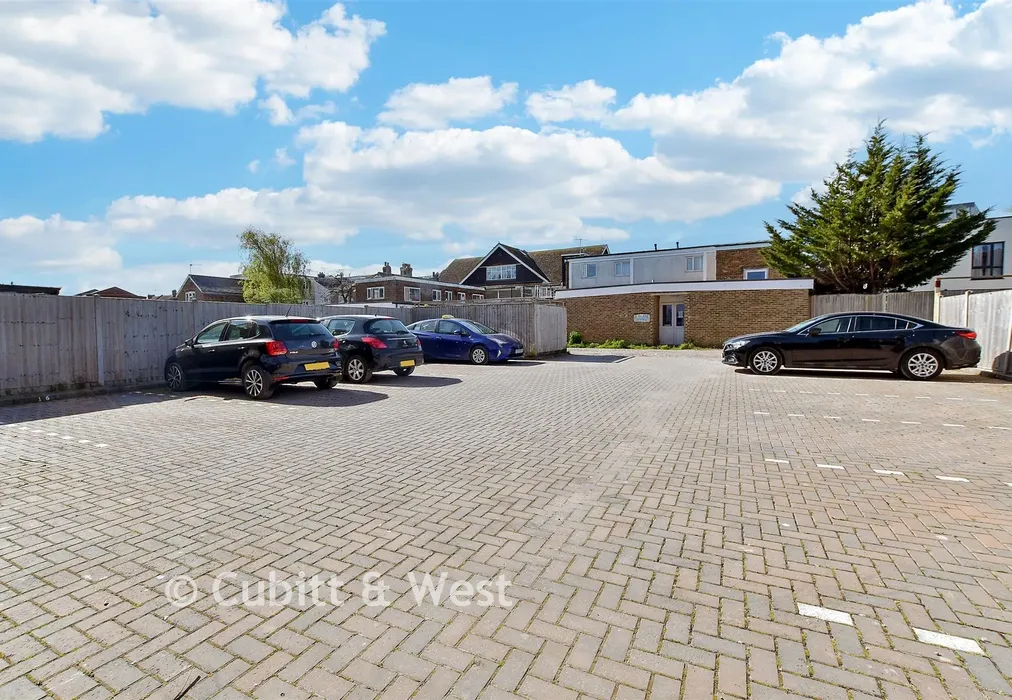 Driveway/Parking - Richmond Avenue, Bognor Regis, West Sussex - Wards of Kent