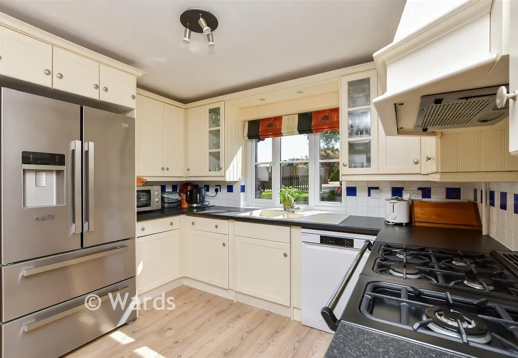 Kitchen - Hammond Close, Nonington, Kent - Wards of Kent