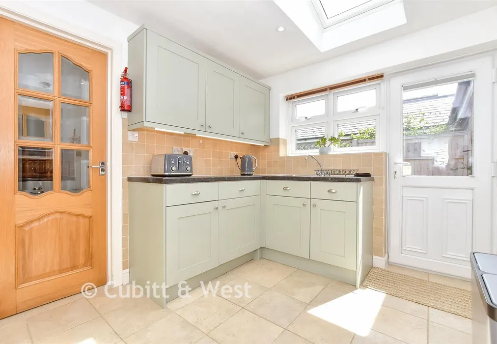 Kitchen - Prinsted Lane, Prinsted, Emsworth, West Sussex - Wards of Kent