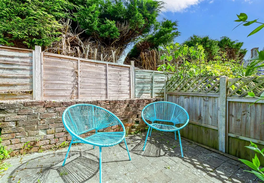 External Lifestyle Photograph - Prinsted Lane, Prinsted, Emsworth, West Sussex - Wards of Kent