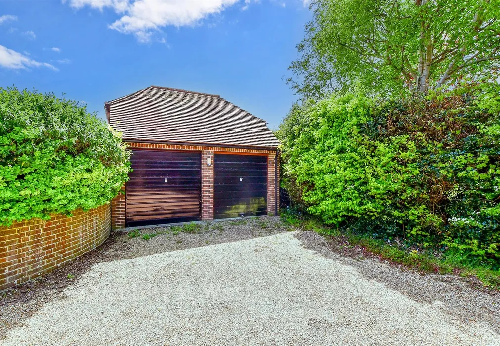 Garage - Prinsted Lane, Prinsted, Emsworth, West Sussex - Wards of Kent