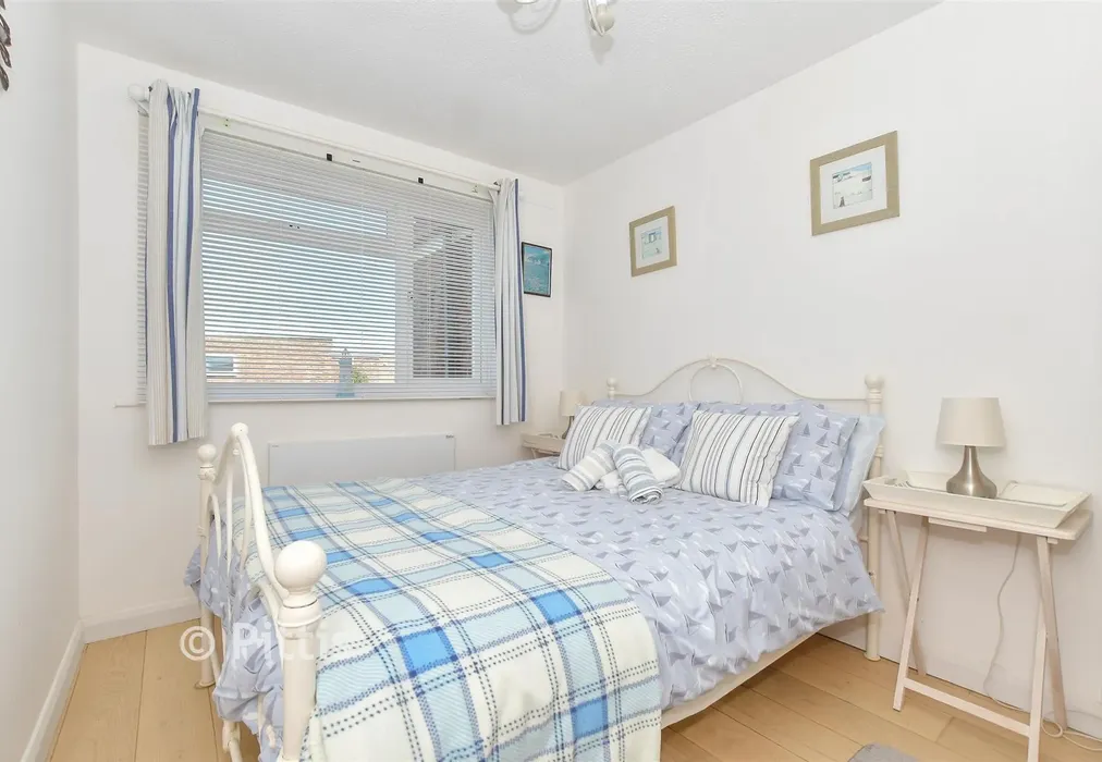 Bedroom 1 - Monks Lane, Freshwater, Isle of Wight - Wards of Kent