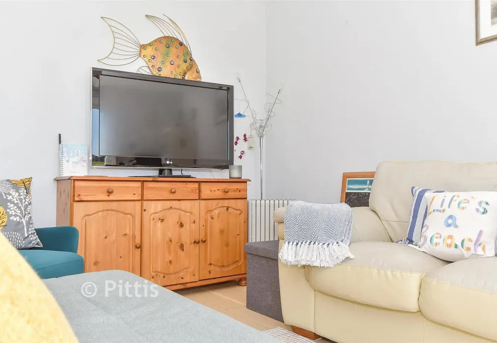 Internal Lifestyle Photograph - Monks Lane, Freshwater, Isle of Wight - Wards of Kent
