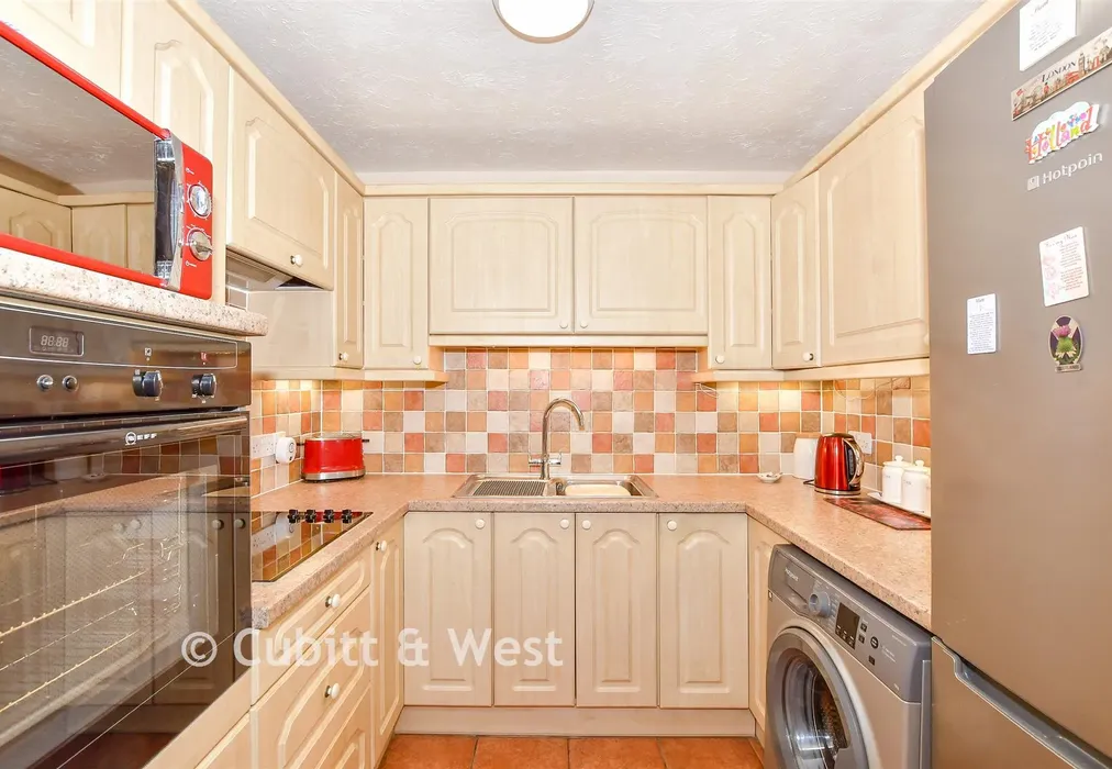 Kitchen - Holman Close, Waterlooville, Hampshire - Wards of Kent