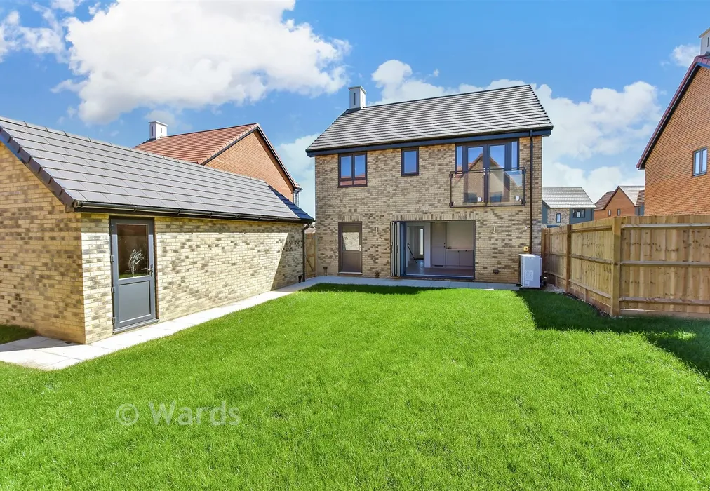 Rear Garden - Ham Road, Faversham Lakes, Faversham, Kent - Wards of Kent