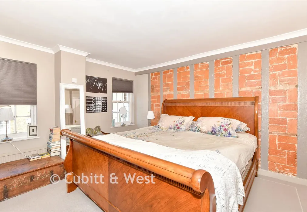 Bedroom 1 - King Street, Emsworth, Hampshire - Wards of Kent