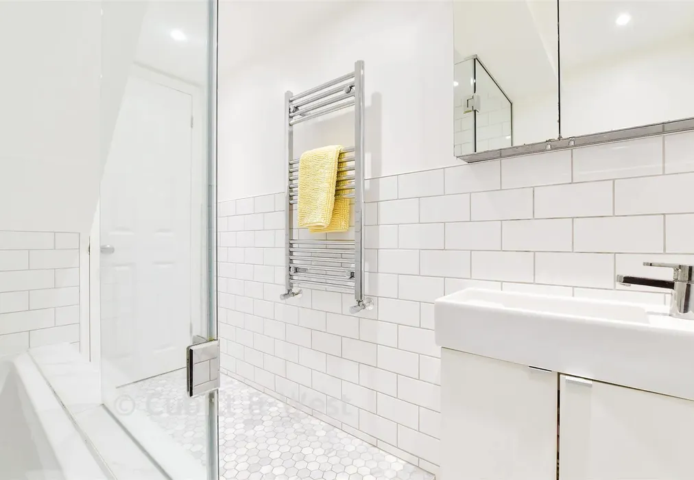 Bathroom - Herbert Road, Brighton, East Sussex - Wards of Kent