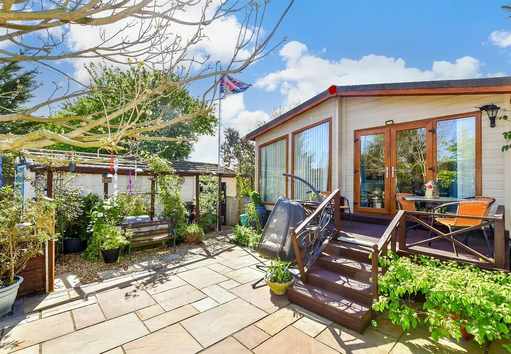 External Lifestyle Photograph 1 - Nutbourne Park, Nutbourne, Chichester, West Sussex - Wards of Kent