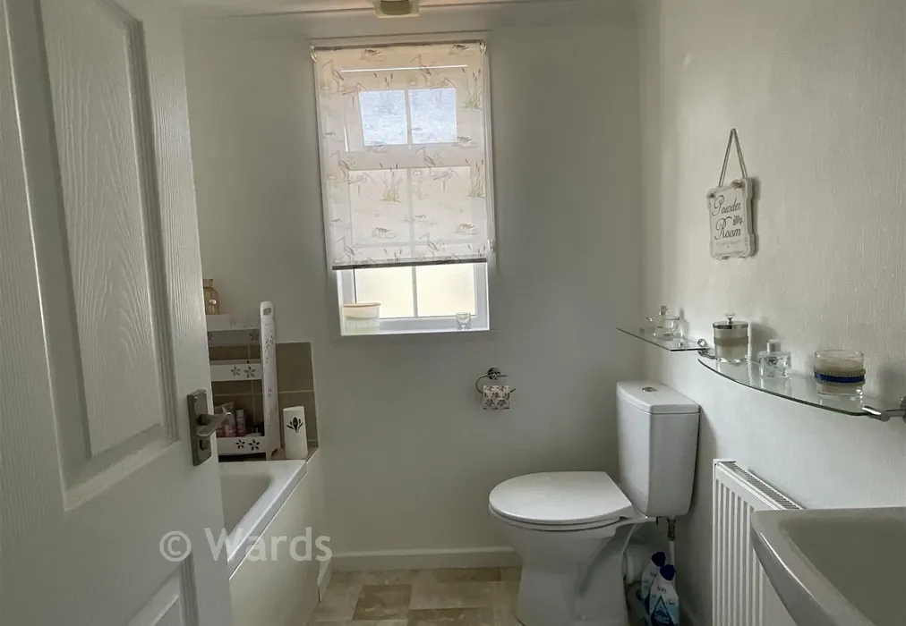 Bathroom - Dover Road, Barham, Kent - Wards of Kent