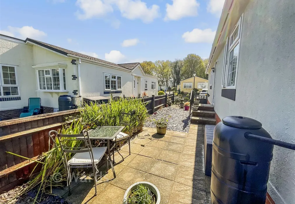 Side Garden - Dover Road, Barham, Kent - Wards of Kent