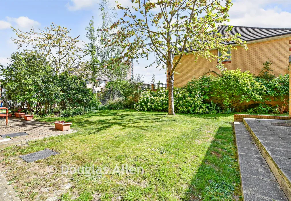 Communal Gardens - Walton Road, Manor Park, london - Wards of Kent