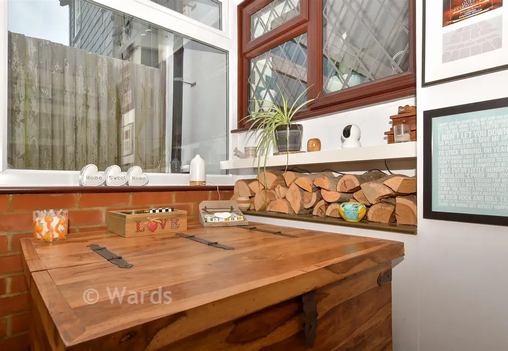 Internal Feature - Fawkham Road, West Kingsdown, Sevenoaks, Kent - Wards of Kent